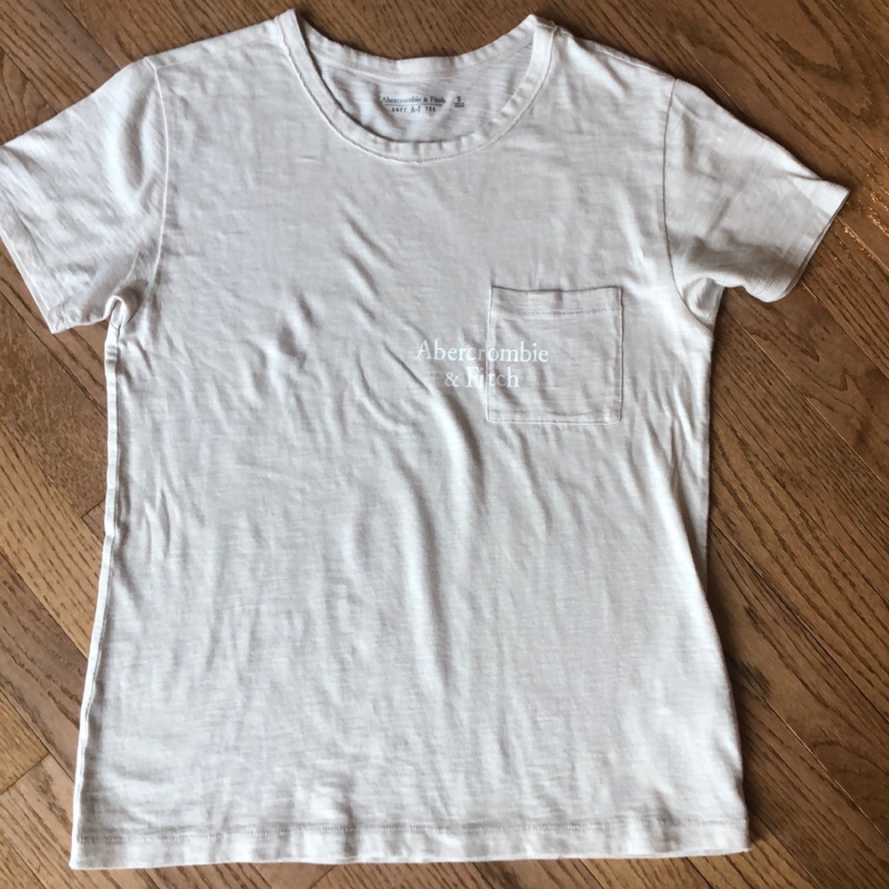 Women’s Abercrombie t shirt size small